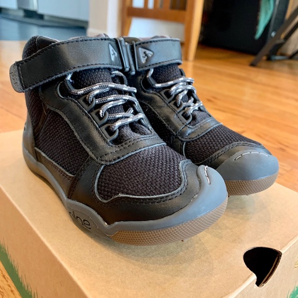 plae hiking boots